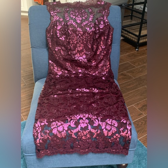 🍸 Cheers To A Cranberry TADASHI SHOJICocktail Dress 🍸.#Tada🍾